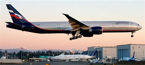 what is a 77w aircraft.